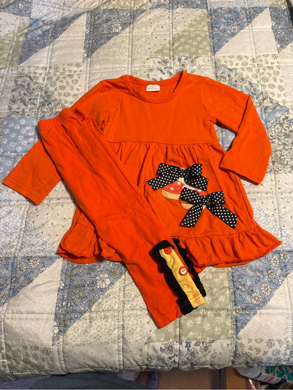 Dash of Glitter Toddler Girls Size S 2T Two Piece Set Fall Halloween Candy Corn